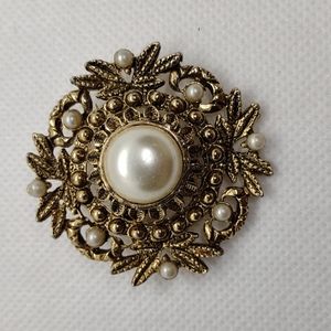 Vintage Gold Tone Filigree Wreath Style with Pearl & Gold Ball Accents Brooch